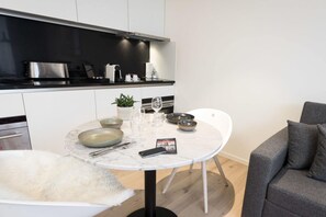 Fully-equipped kitchen with Refrigerator, Stovetop, Microwave, Dishwasher & Coffee maker