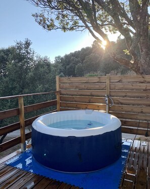 Bain à remous extérieur