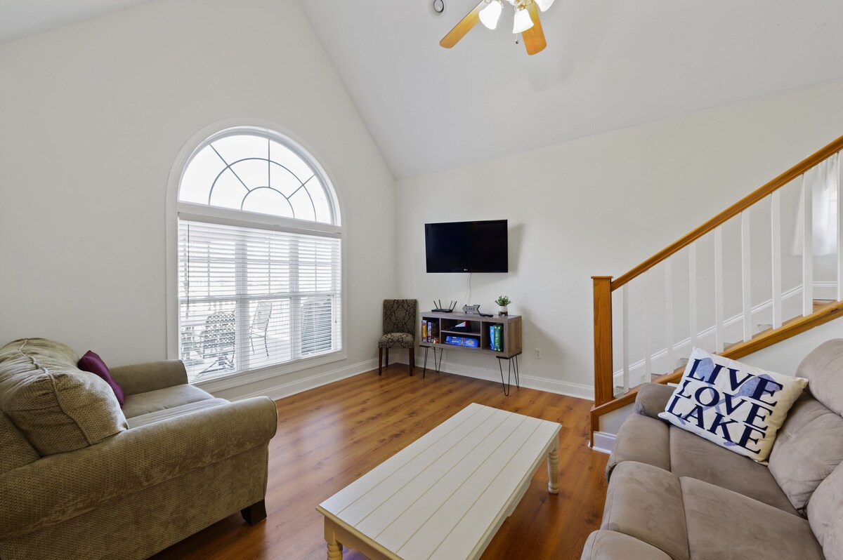 Spacious 4-bedroom lakefront cottage is the perfect getaway for family & friends