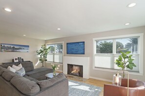 Living Room with HDTV (Fireplace is Decorative Only)