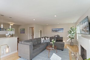 Living Room with HDTV (Fireplace is Decorative Only)