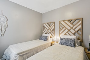 Indoors, Cushion, Home Decor, Furniture, Bed