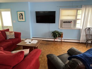 Furniture, Indoors, Living Room, Couch, Screen