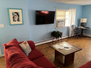 Furniture, Indoors, Living Room, Couch, Screen