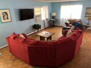 Furniture, Indoors, Living Room, Couch, Screen