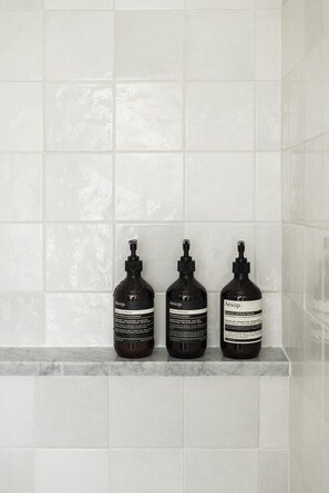 Bathroom amenities
