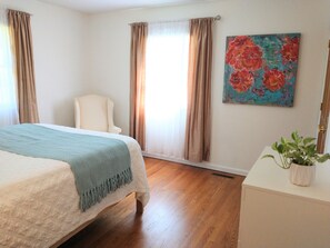 Spacious main bedroom ... crisp, clean, and relaxing.
