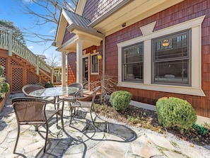 Blue Ridge Cottage - Front Open Patio