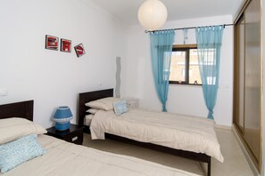 Bedroom with two single beds