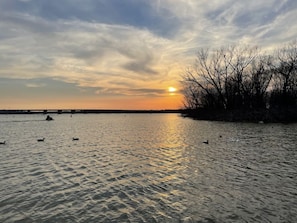 3 minutes to Little Elm Park beach and lake front.
