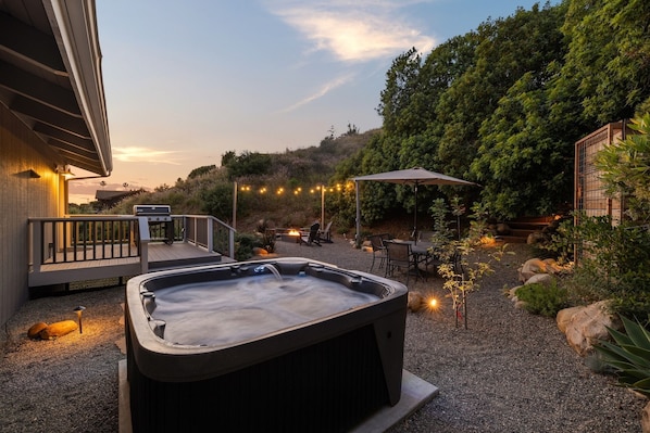 Completely private backyard with spa, fire pit, hammock and patio set