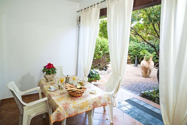 Outdoor dining