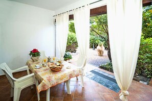 Outdoor dining