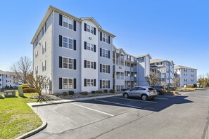 ,Front Elevation,