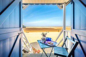 Bluebell Cottage, Little Walsingham: The owner's beach hut on Wells beach can also be booked