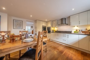 Bluebell Cottage, Little Walsingham: Dining area and kitchen