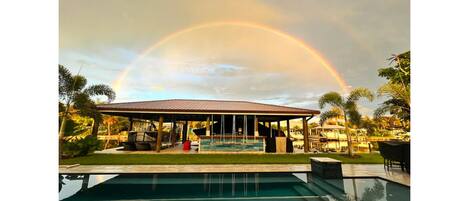 What a gorgeous rainbow (start of a double rainbow) after a quick FL shower.