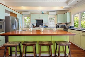full kitchen