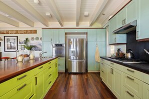 full kitchen