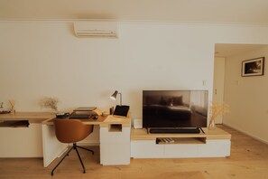 Create, relax, or entertain in this versatile living space, boasting a comfortable workspace, a flat-screen TV, and ample room to move.