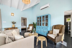 NEW Villa - Beautiful 3BR 2BA with Private Pool (9822)