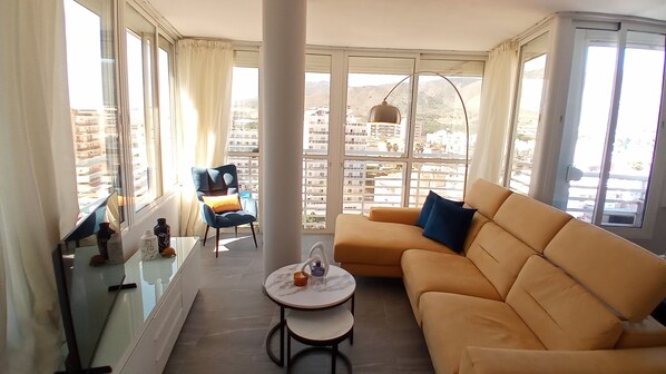 Living Room with with to the sea and mountain