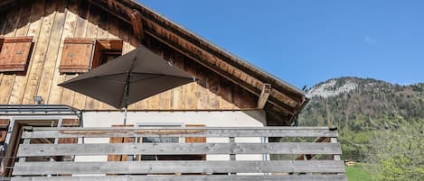 Terrasse de la maison, exposée Sud.