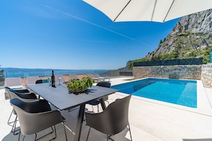 Stylish property with 2 living areas, 2 kitchens,  4 bathrooms, a Media room, only 2,5km from town Omiš