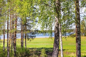 Utsikt från verandan mot sjön Kväggen.