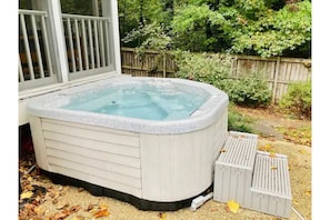 Hot tub (rear of house near pool)