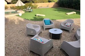 Fire pit area & lawn games! 