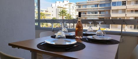 Coin repas+ Terrasse