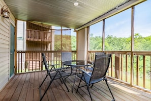 24' Screened In Porch