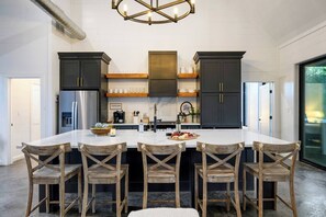 Fully equipped kitchen w/ oversized island and seating