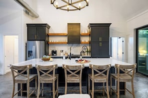 Fully equipped kitchen w/ oversized island and seating