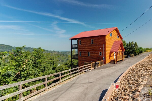 Three decks with amazing mountain view