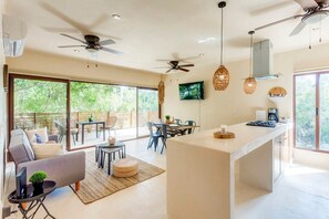 Luminous and naturally soothing space to enjoy while recharging your soul this vacation!