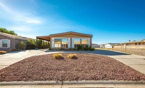 Groovy River House On Riverfront