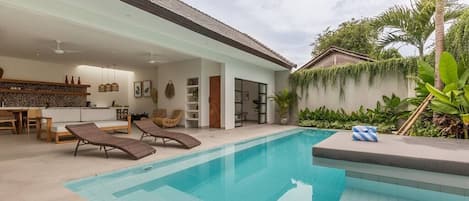 Pool, daybed and outdoor