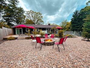 Huge backyard for relaxing and entertaining