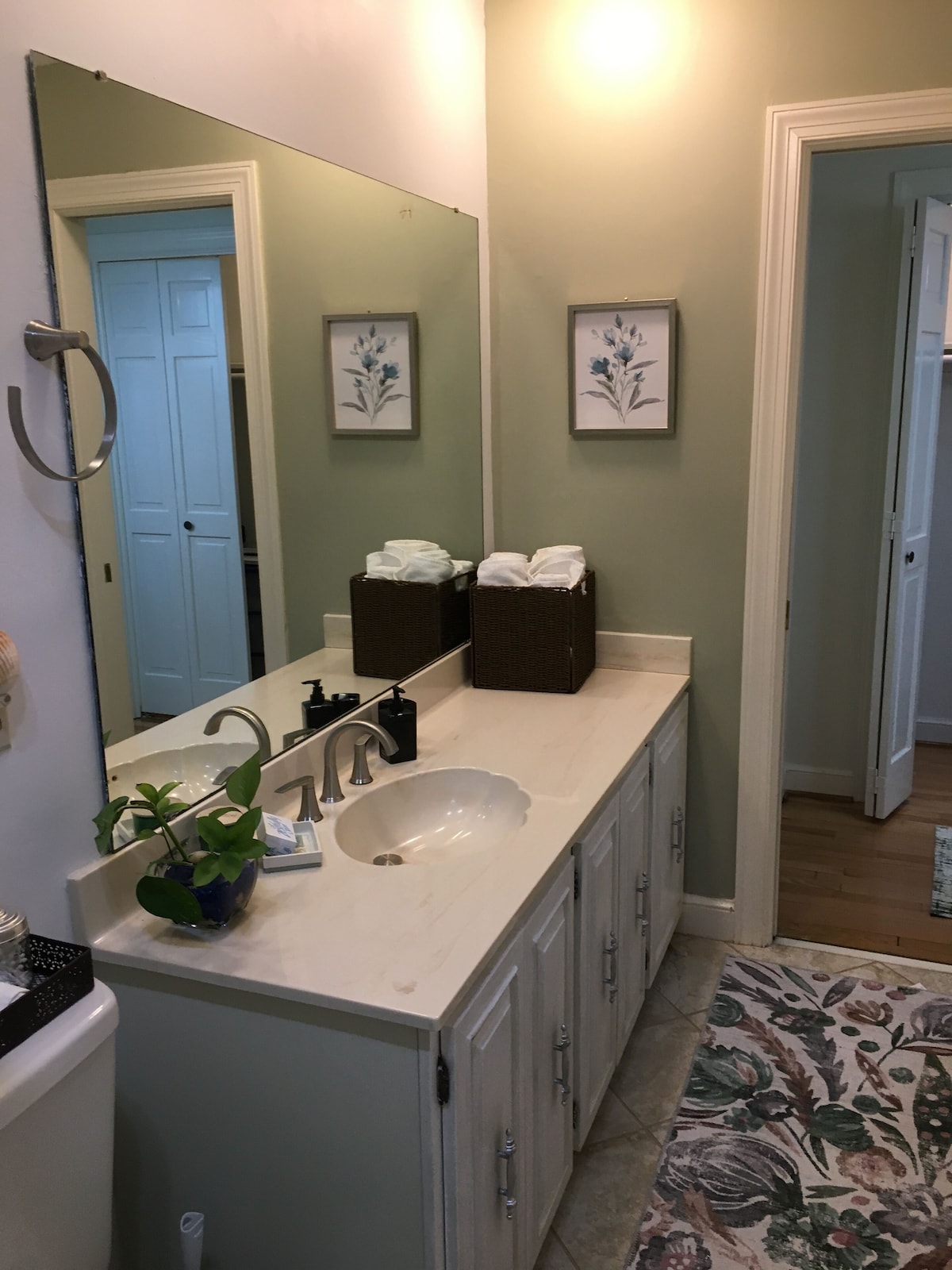 Luxury Apartment with private entrance in Deerwoods