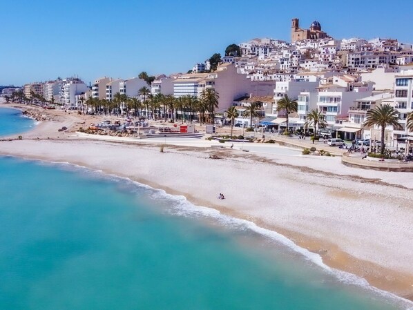 Water, Sky, Daytime, Property, Azure, Natural Environment, Beach, Building, Seaside Resort