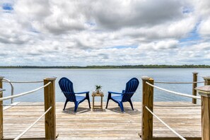 Enjoy your morning coffee out on the dock!