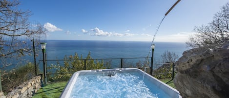 Baignoire à remous extérieure