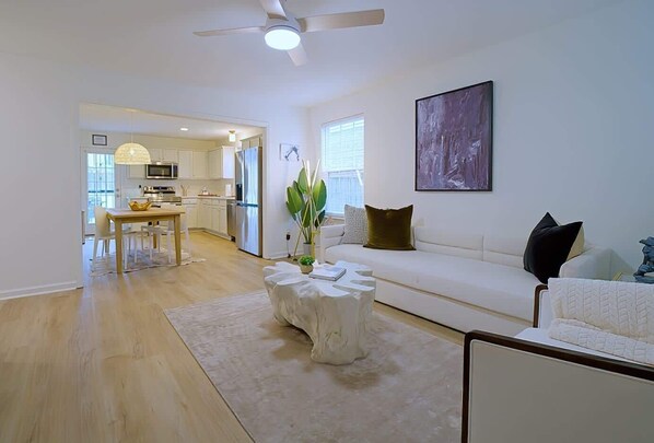 Open floorplan, great for entertaining!