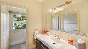 Rooms | Bathroom