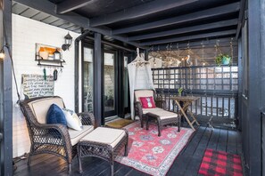 Screened Porch Lounge off the Dining Room