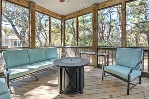 MB60: Dream Inn | Bottom Level Screened Porch