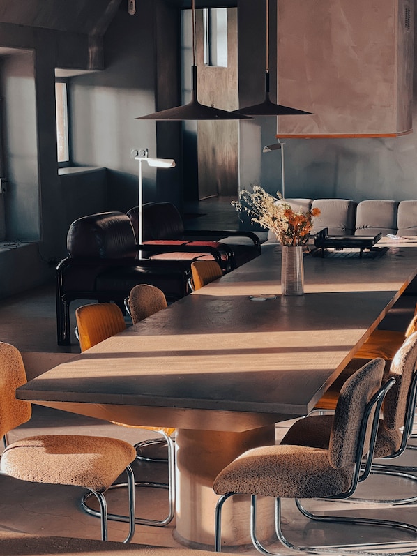 The living dining room with 5 meter pink concrete table