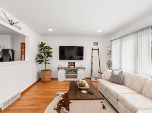 Living Room (2)
